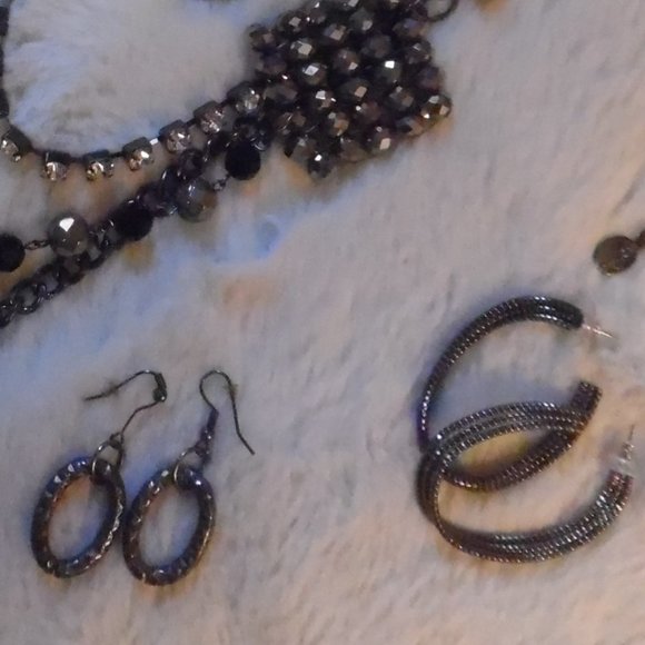 BLACK METAL JEWELRY MIX... BANGLES, NECKLACE AND EARRINGS - Picture 7 of 7